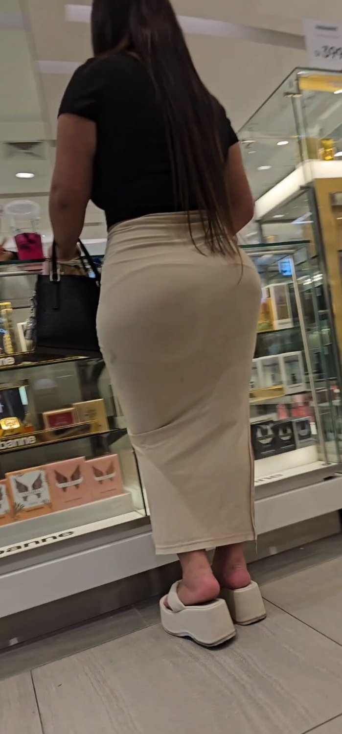 Thick wide hip Latina in dress and platform flip flops creepshots #yisIbOA8